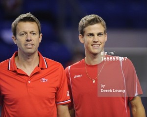 Alan a 2 pasi meg 1 kicsi-ből, és Pospisil forrás:www.gettyimages.com