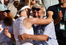 https://mondo.rs/Sport/Tenis/a2254525/zivotna-prica-linde-noskove.html